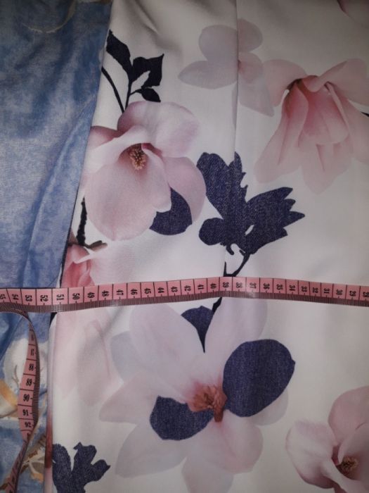 Elegancka sukienka w kwiaty roz 40/42