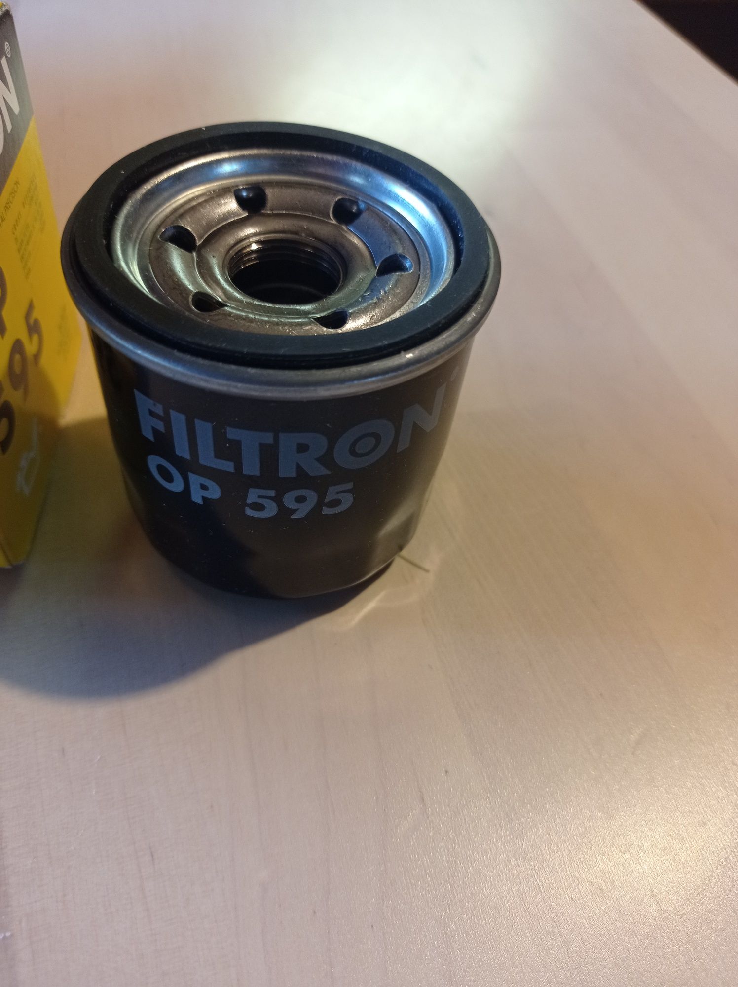 Nowy filtr oleju Filtron op 595