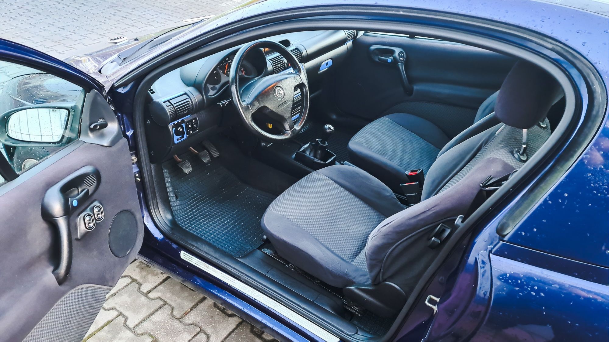 Opel Tigra 1.4 16v 90km 2000r 154 tyś km klimatyzacja ALU zadbane auto