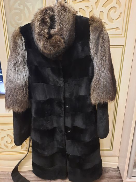 Шуба натуральная отделка енот