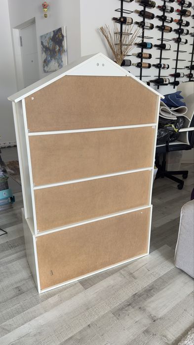 Casinha para peluches e livros