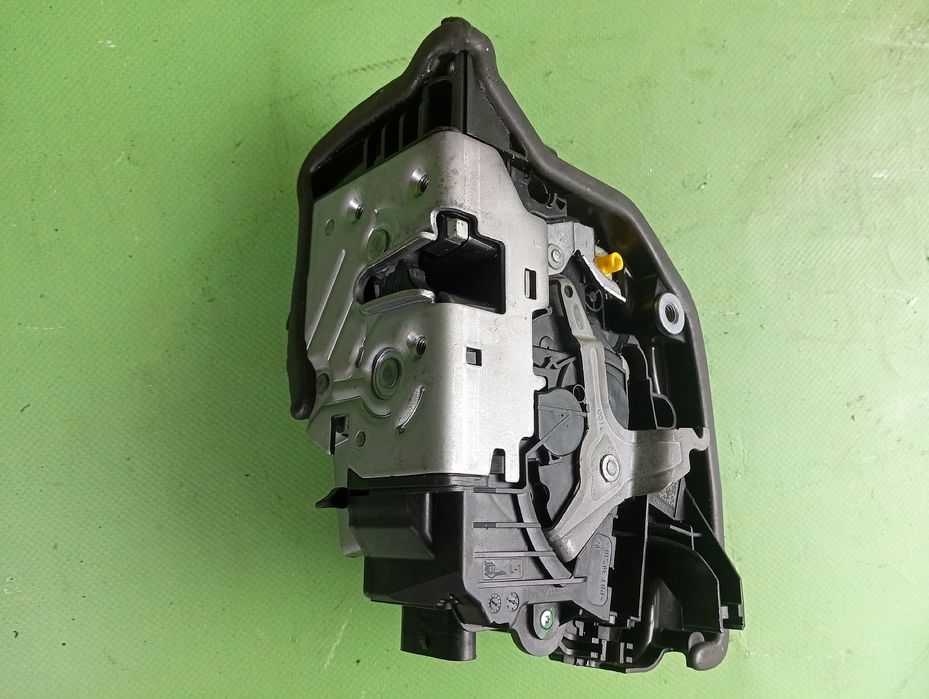 Замок дверей задньої лівої BMW X5 F15 БМВ Х5 Ф15 доводчик дотяжка