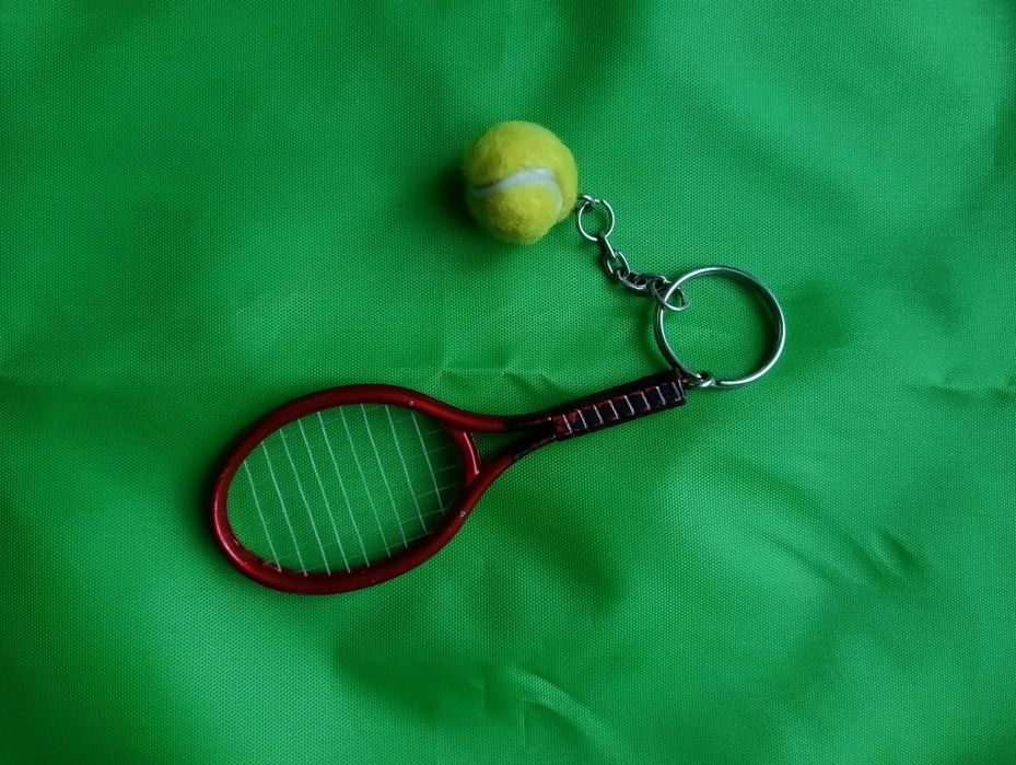 Breloczek rakieta i piłka do tenisa ziemnego