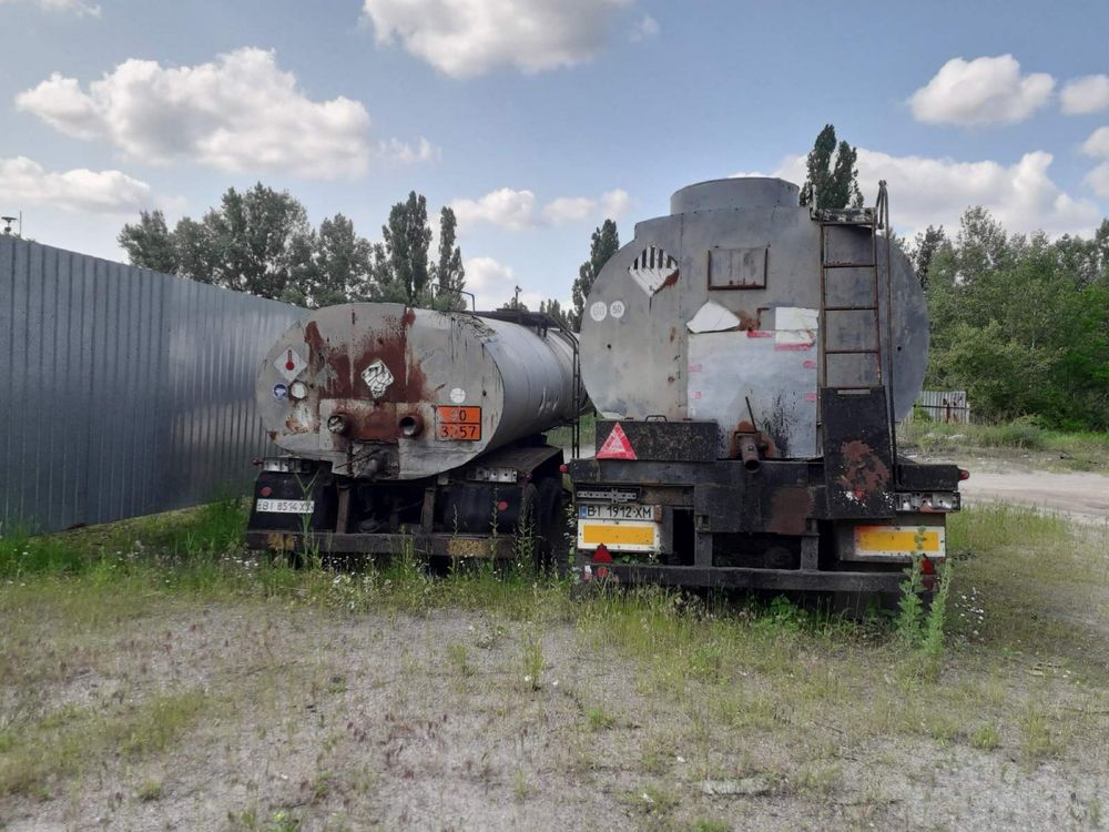 Полуприцеп  цистерна .