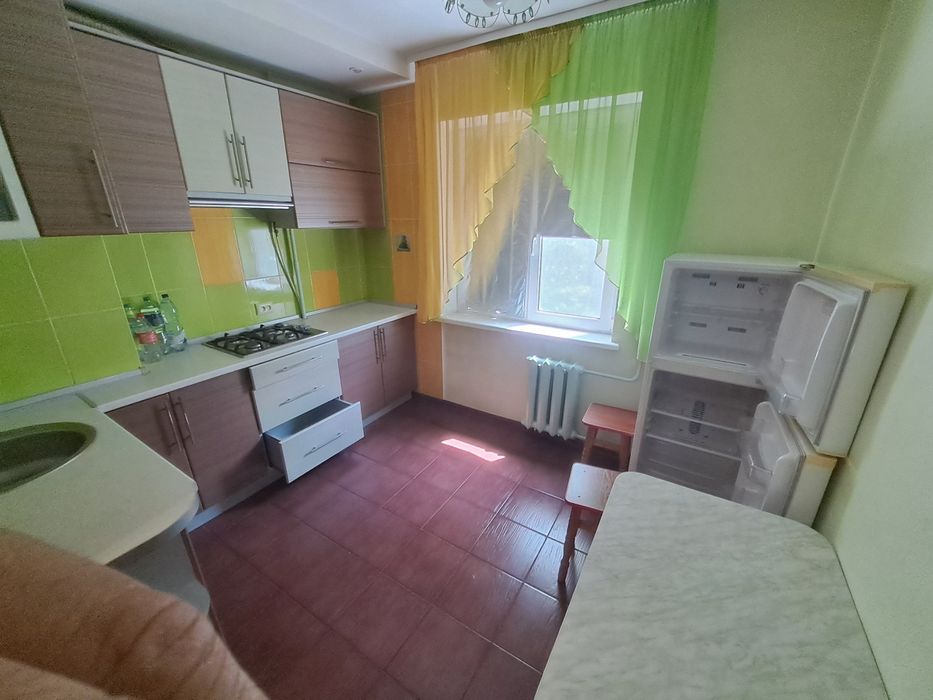 Оренда 1 кімнатна 4/9 площ 36 м2 кух 9 в центрі вул Котляревського