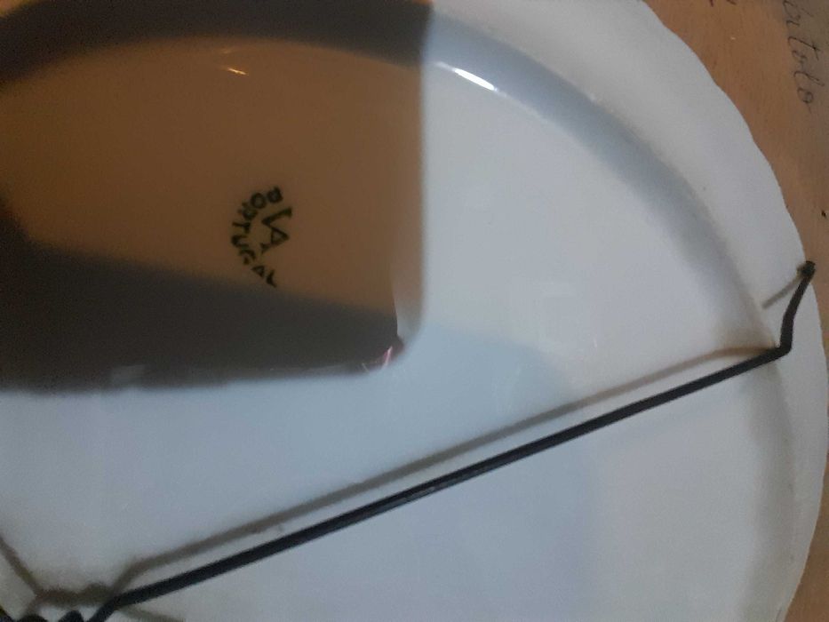 Prato decorativo  em porcelana de parede Vista Alegre 25cm. séc. xx