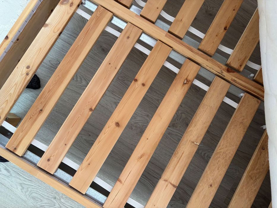 Cama 140 cm -  Estrado + colchão