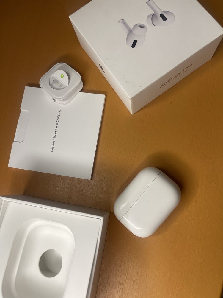 Продам свої Airpods Pro першого покоління