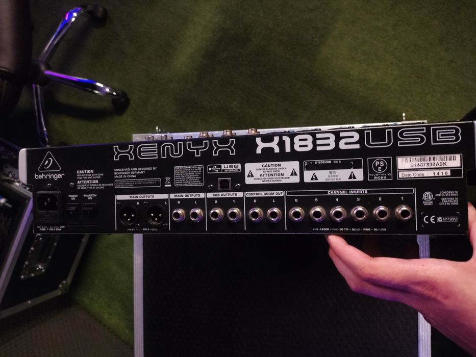 Mixer Behringer Xenyx X1832USB