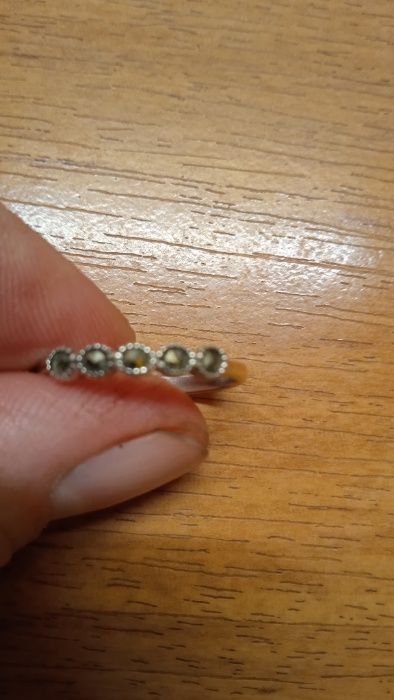 Śliczny pierścionek srebrny APART.