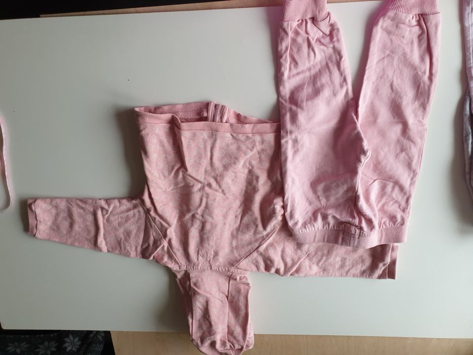 Różowy bawełniany dres r. 80 Cool Club Smyk antyczny róż wzór muszelki