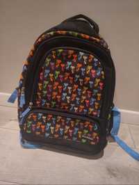 Plecak szkolny w kolorowe kotki