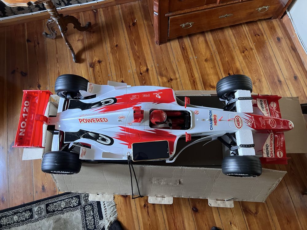 Duży samochód RC F1 1:4 – Innerva Tion Racing - Model Kolekcjonerski