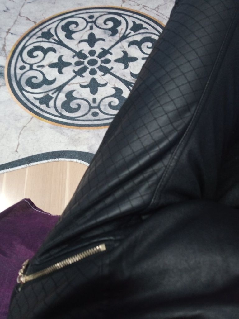 Spodnie legginsy woskowane czarne suwaczki