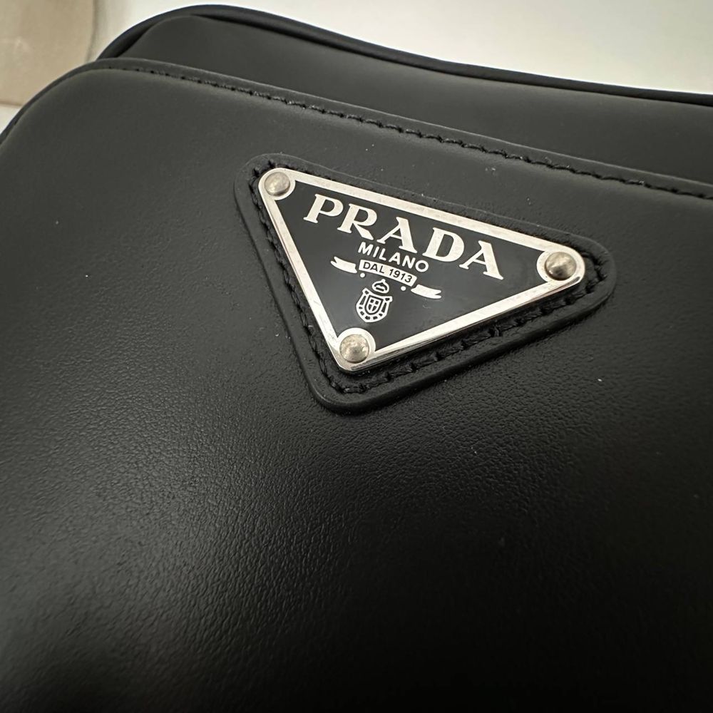 Кожаная сумка через плечо Prada оригинал