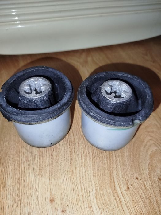 Сайлентблоки задньої балки Рено Меган 2 оригінал