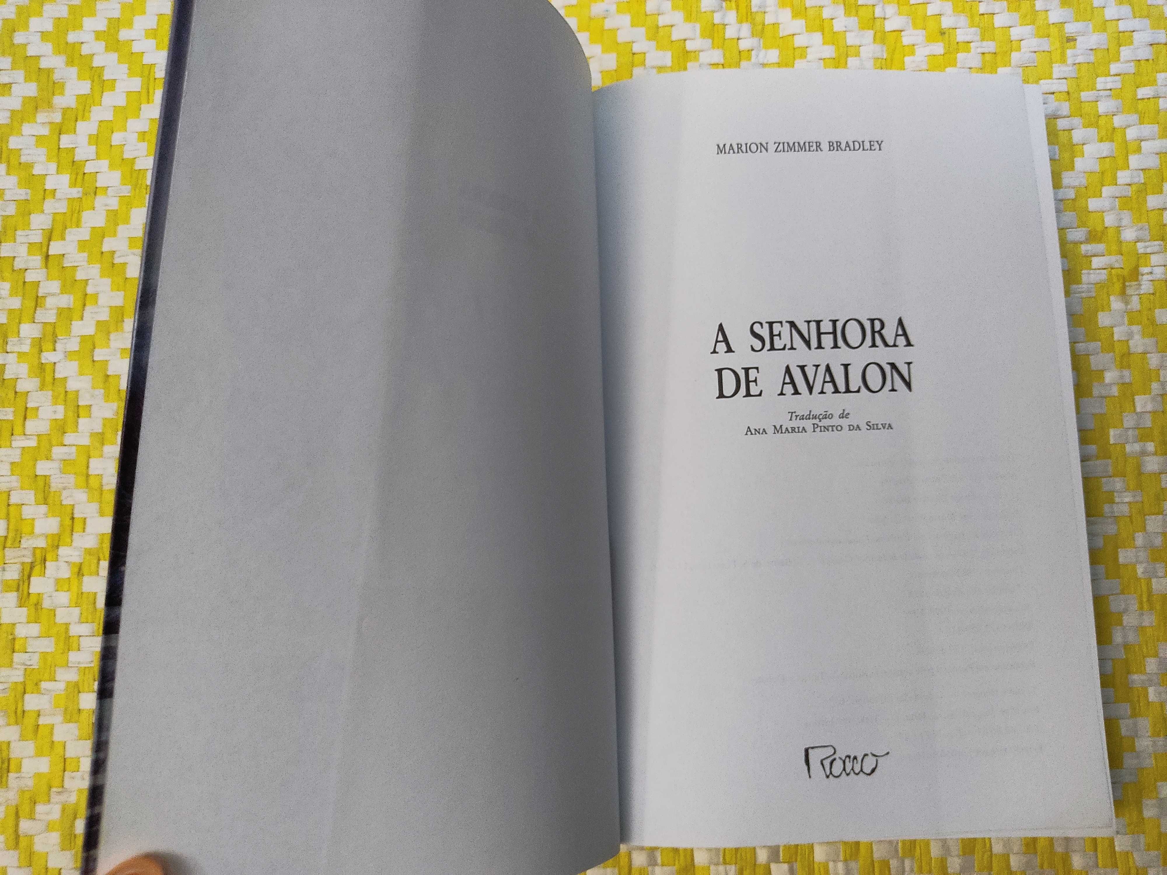 A SENHORA DE AVALON – 
Marion Zimmer Bradley
