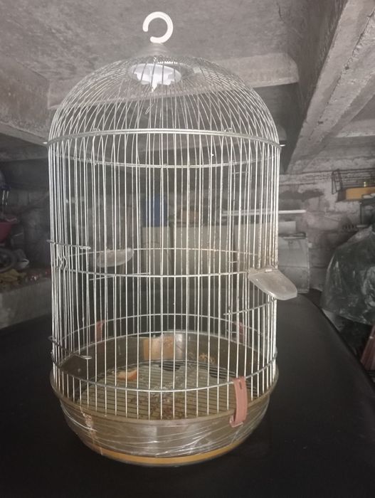 Продам клетку для попугаев.
