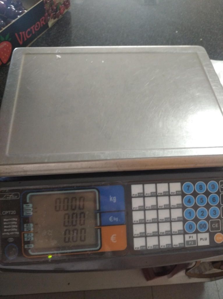 Balança digital em excelente estado. Pesa até 30kg