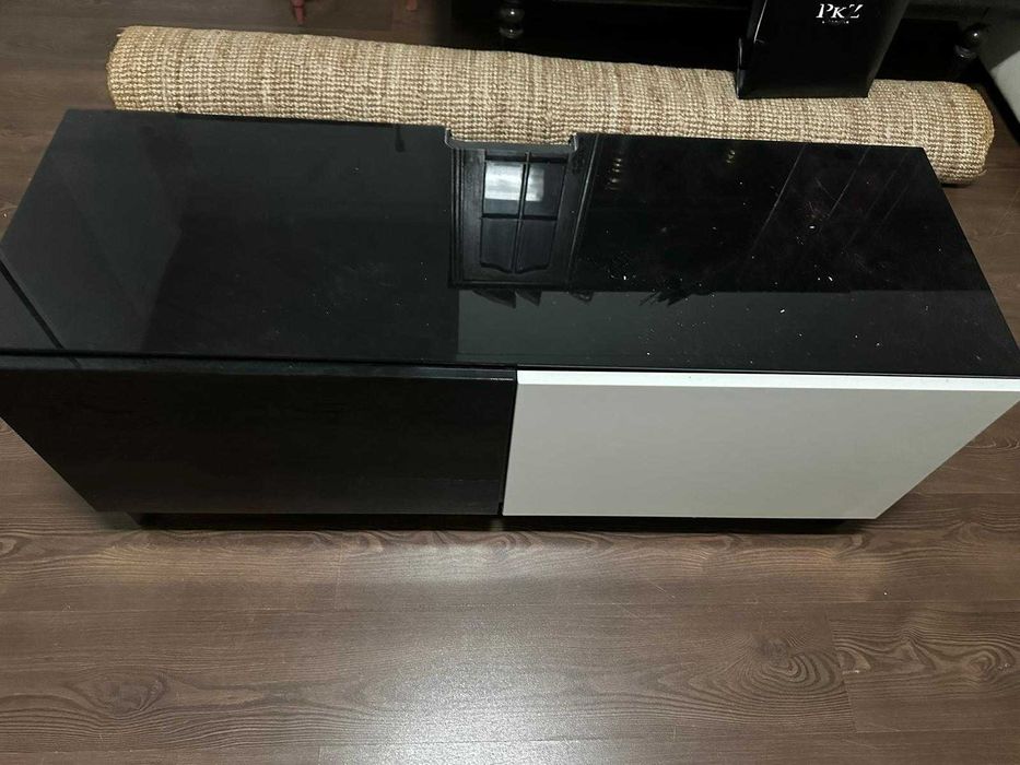 Movél televisão branco e preto