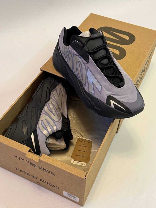 Оригінальні Adidas YZY, YEEZY BOOST 700 44р MNVN Geode, US10. Нові