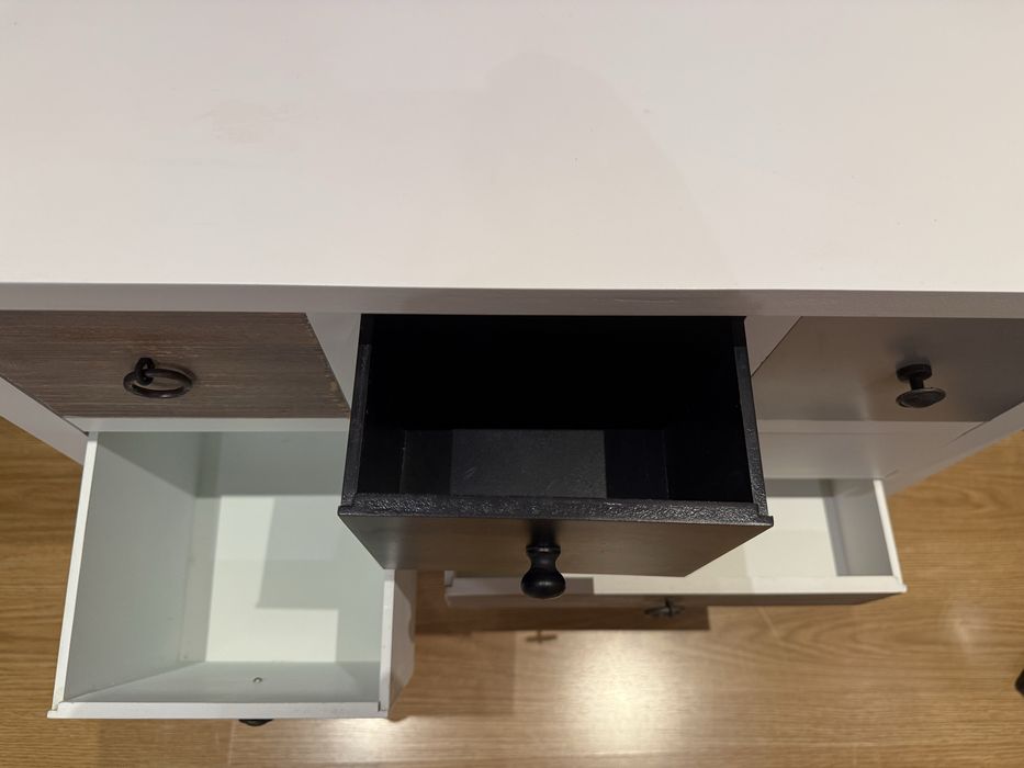 Móvel rústico pequeno