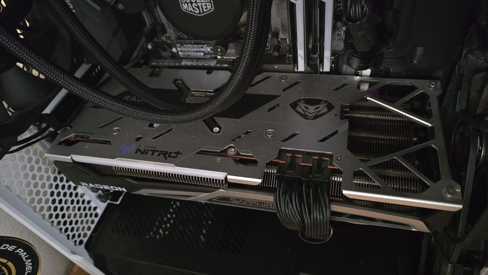 Gráfica 6700xt Saphire Nitro+