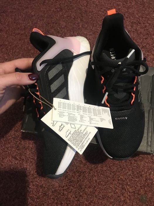 Кроси нові ,фірмові ,дуже круті