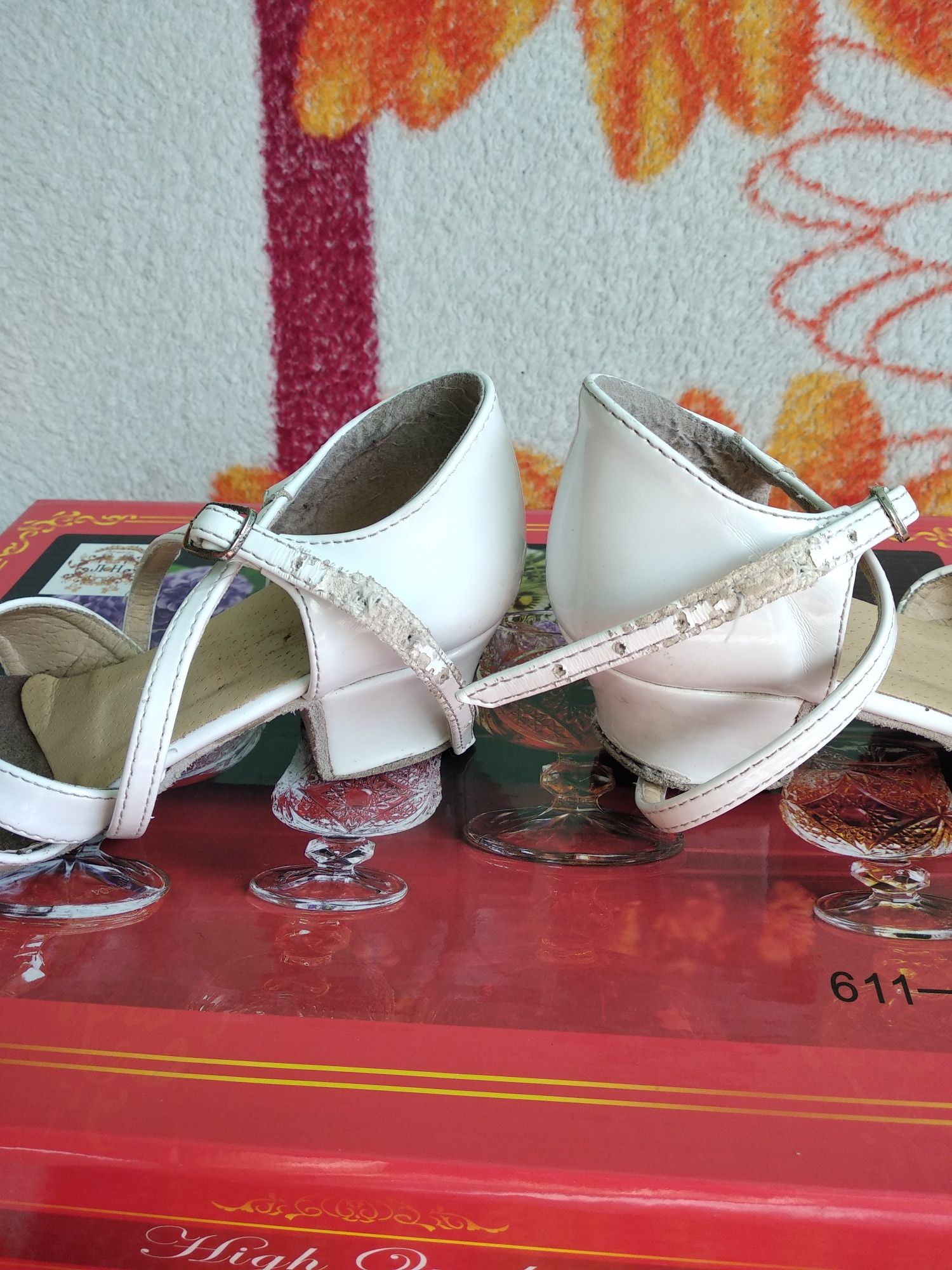 Танцювальні туфлі, танцевальная обувь