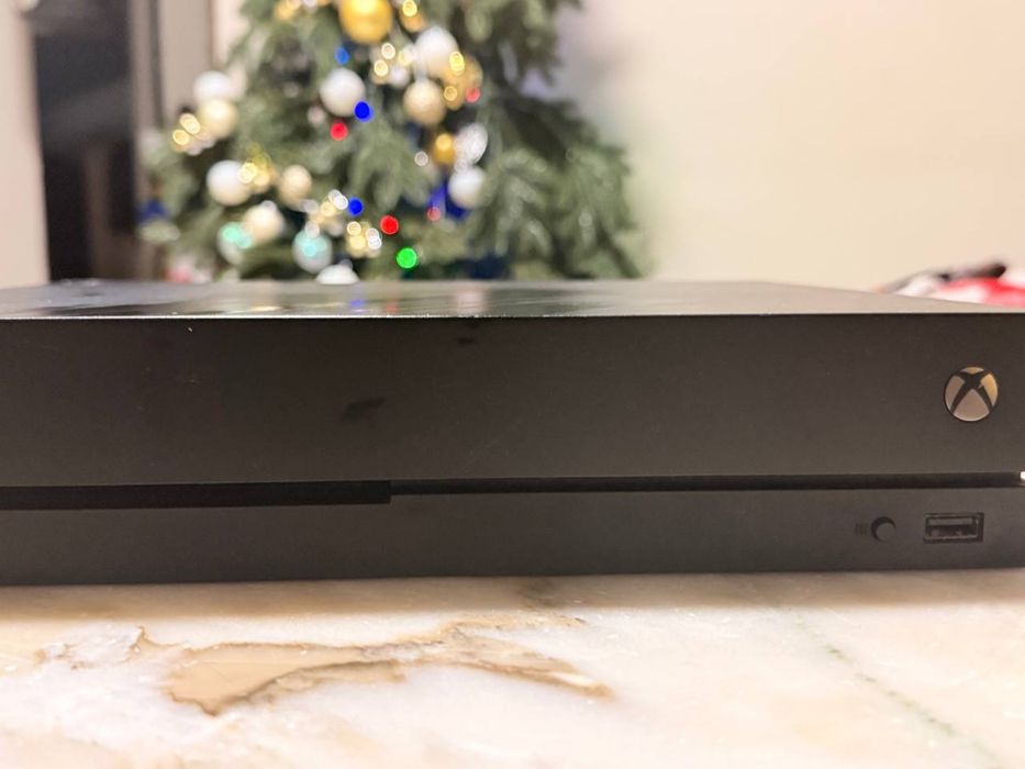 Xbox one X 1tb в хорошому стані
