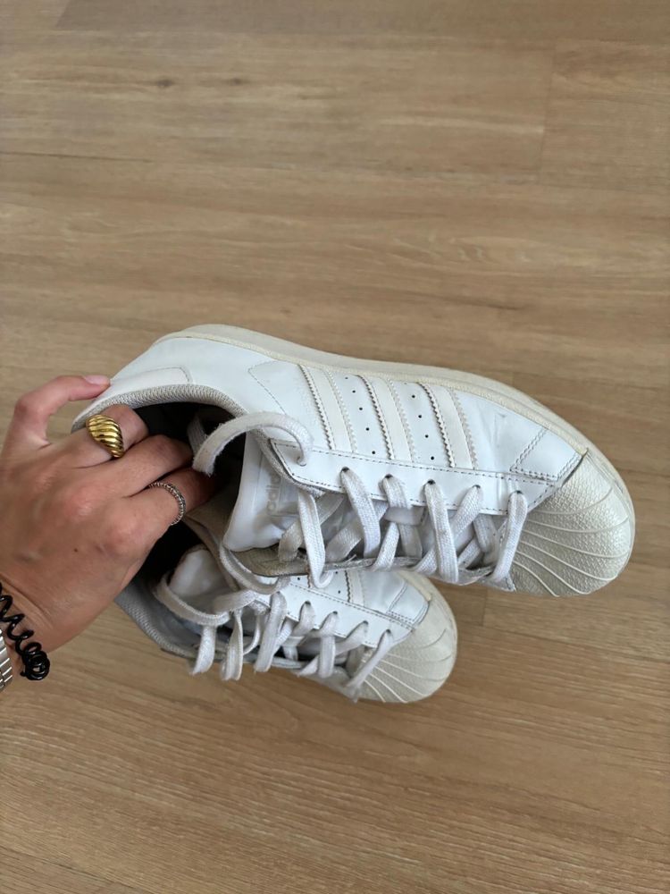 Adidas superstar brancas