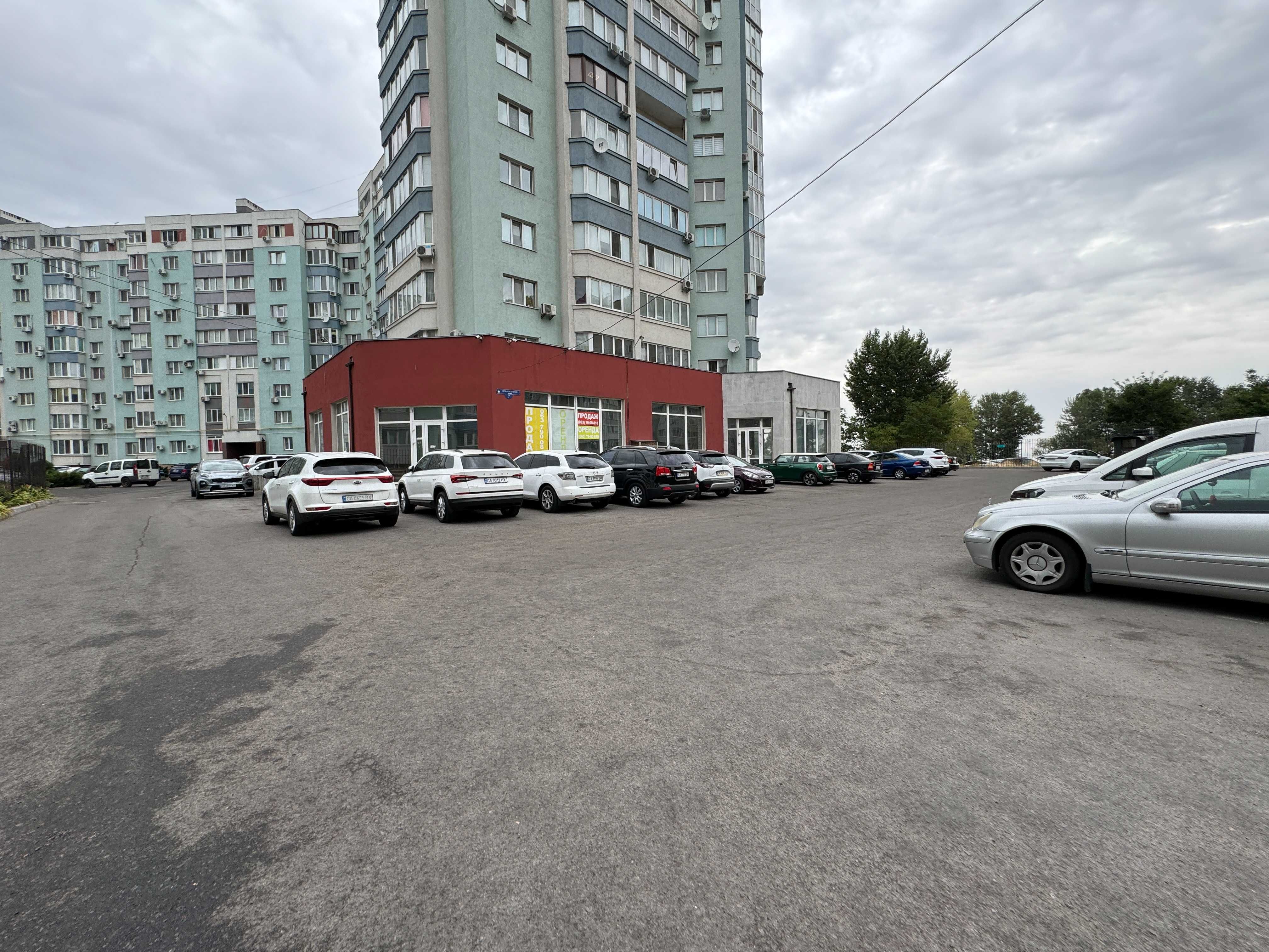Комерційне приміщення по вул. Жужоми