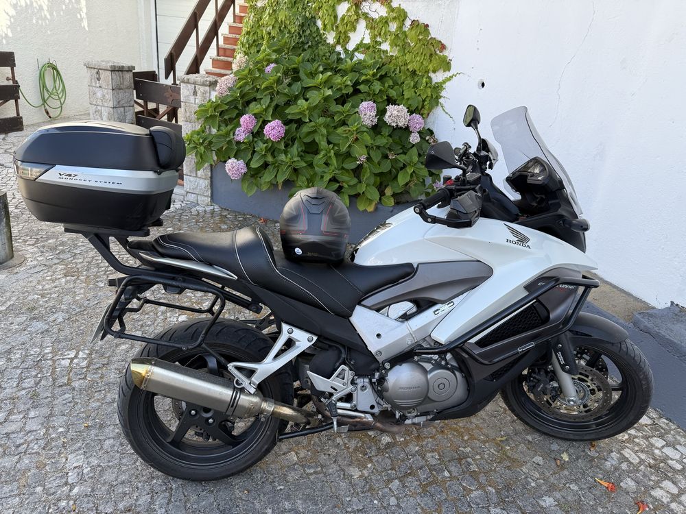 Moto Honda VFR 800x (Cossrunner)