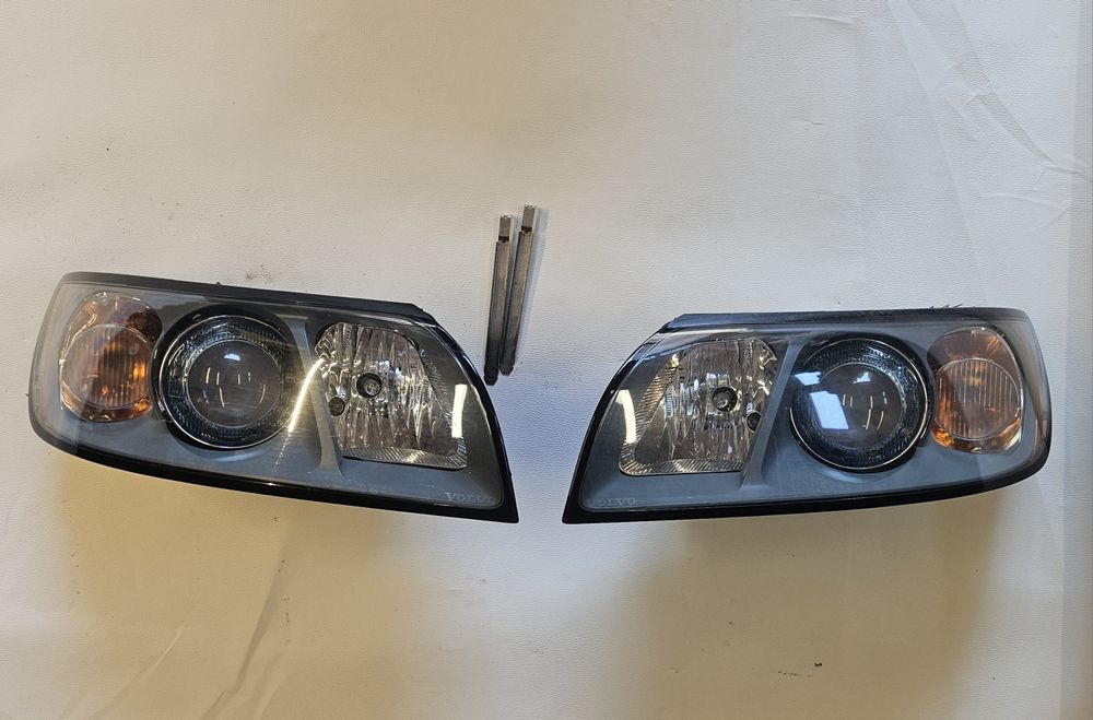 Volvo v50 lampy xenon komplet