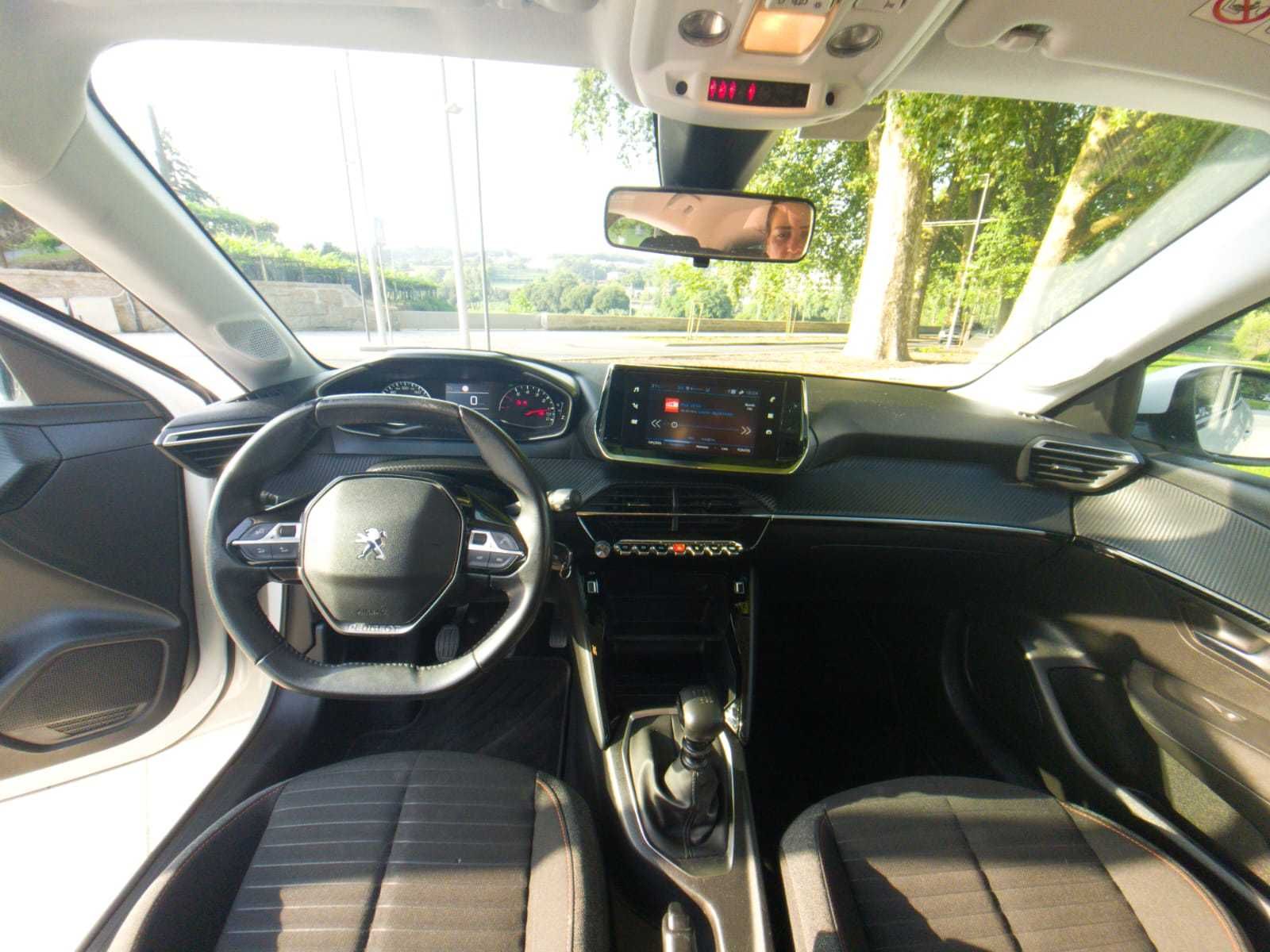 Carro extremamente confortável, seguro e com design moderno