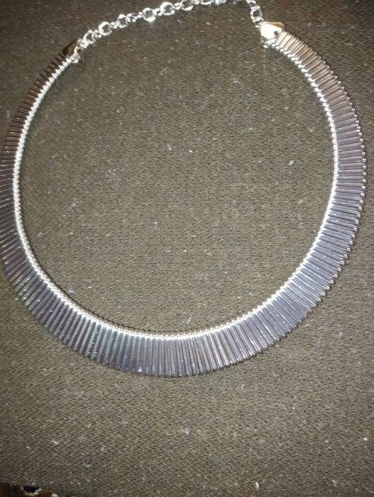 Продам  разные бусы