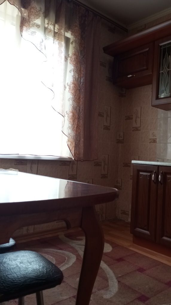 Квадрат ,8 лікарня, чешка,3 кімнатна квартира