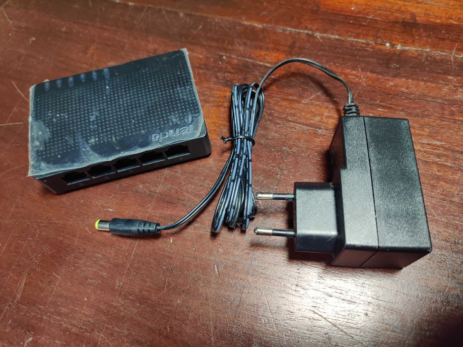Switch Tenda 1 Gigabit / 1000 Mbps 5 portas