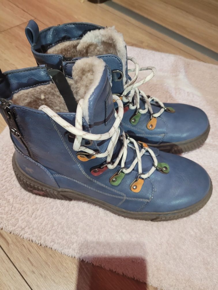 Sprzedam damskie buty zimowe firmy Mustang nr 40