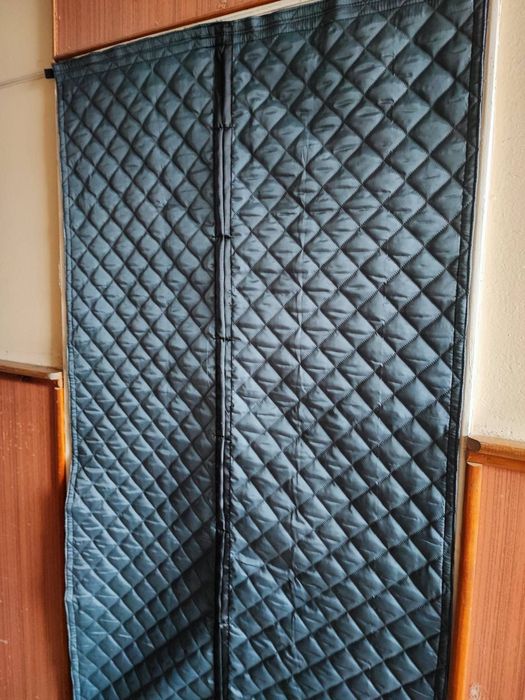 Теплозберігаюча штора на магнітах