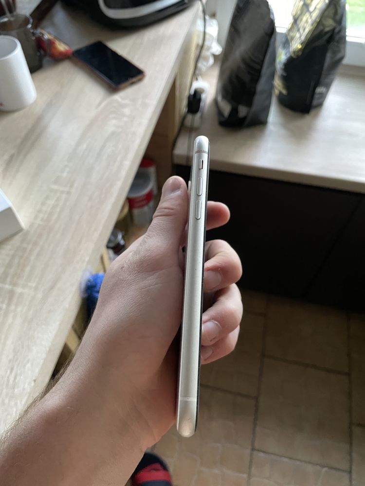 Iphone 11 128gb  uszkodzony wyswietlacz