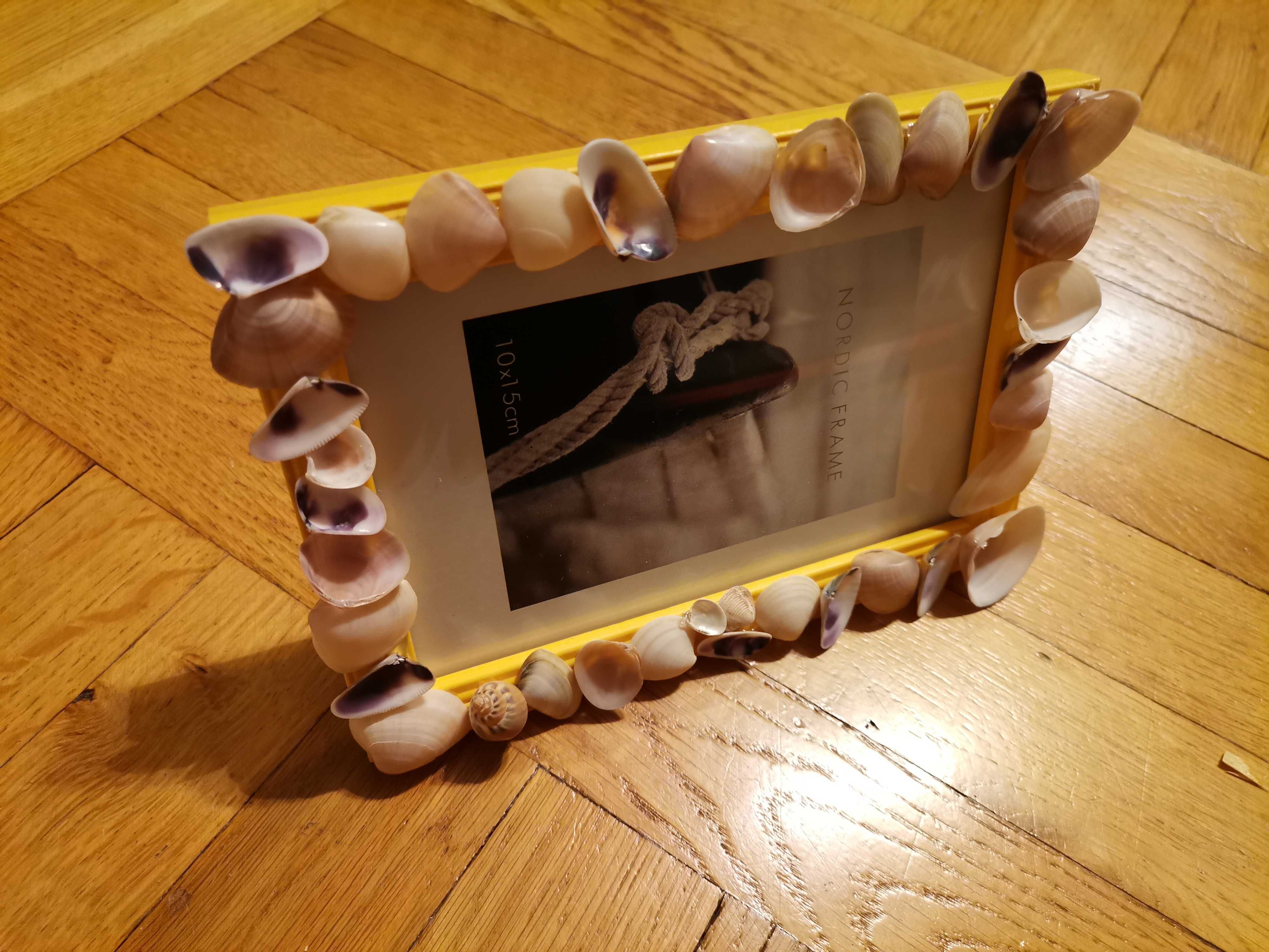 Ozdobna ramka na zdjęcia z muszelkami handmade, pomysł na prezent