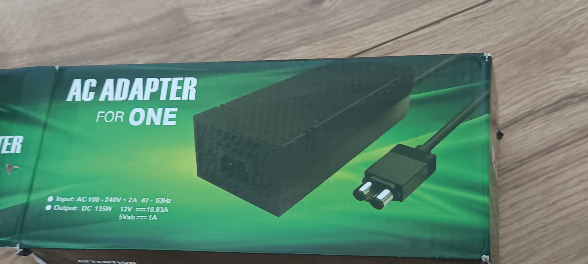 Zasilacz sieciowy do konsoli Microsoft Xbox One.