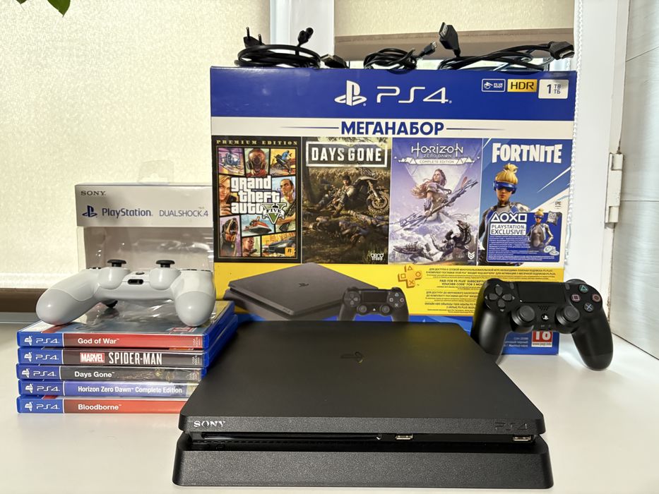 PlayStation 4 1TB + 2 геймпада + 5 игр