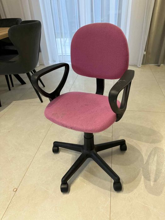 Oddam za darmo krzeslo obrotowe dla dziecka