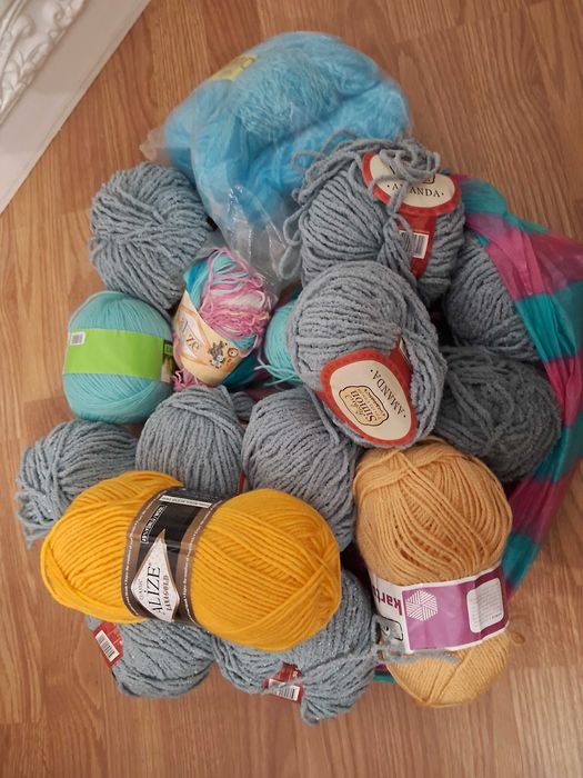 Нитки для в'язання, пряжа, нова.