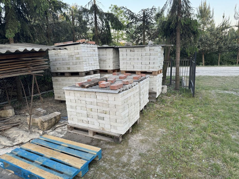 Продам цеглу силікатну та червону залишки