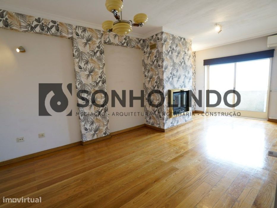 Apartamento T1 localizado na Urbanização dos Maninhos, 7º e último ...