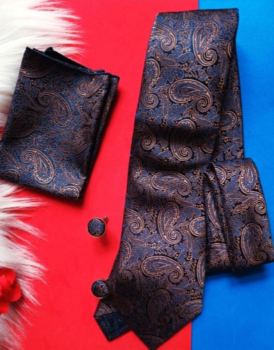 Męski zestaw krawat, poszetka i spinki