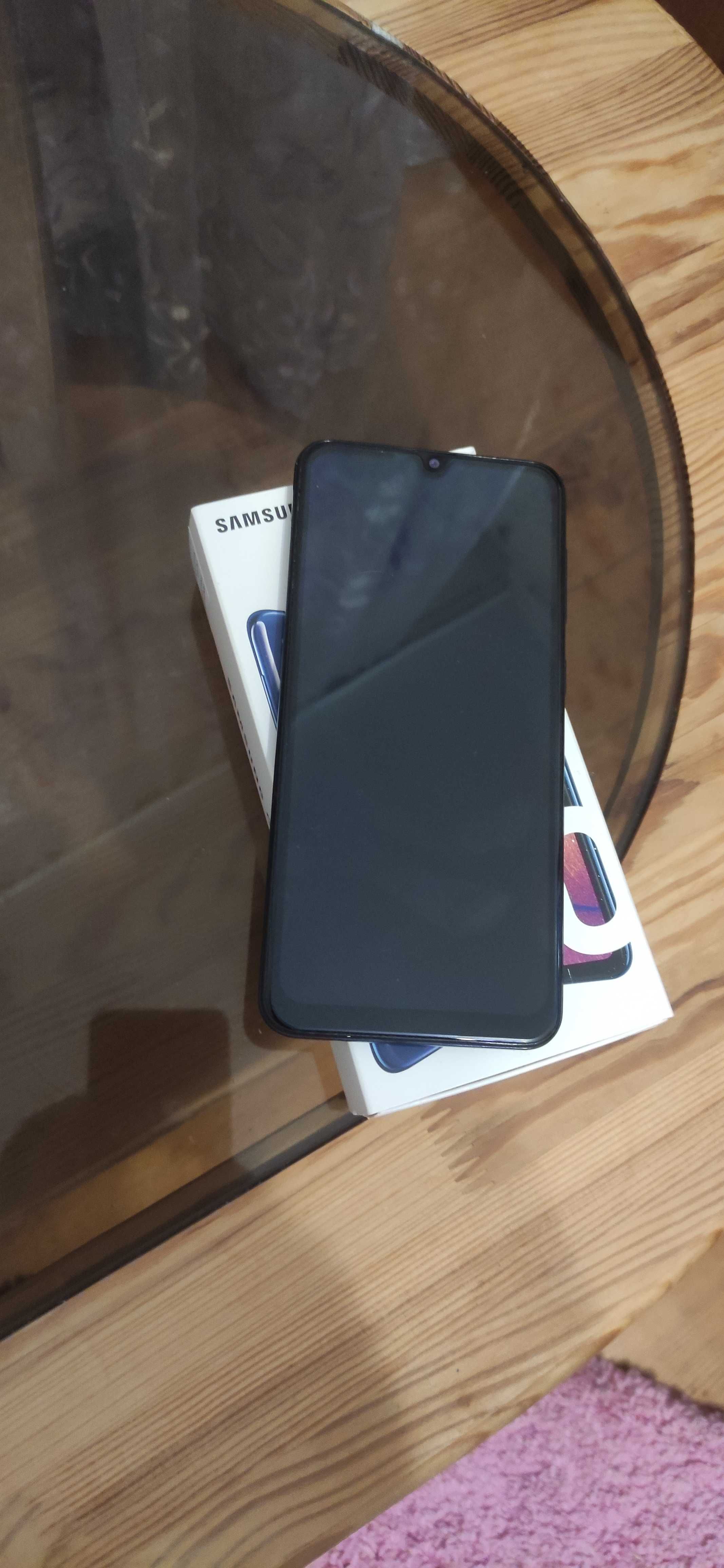 Смартфон Samsung Galaxy A20 2019 SM-A205F 3/32GB